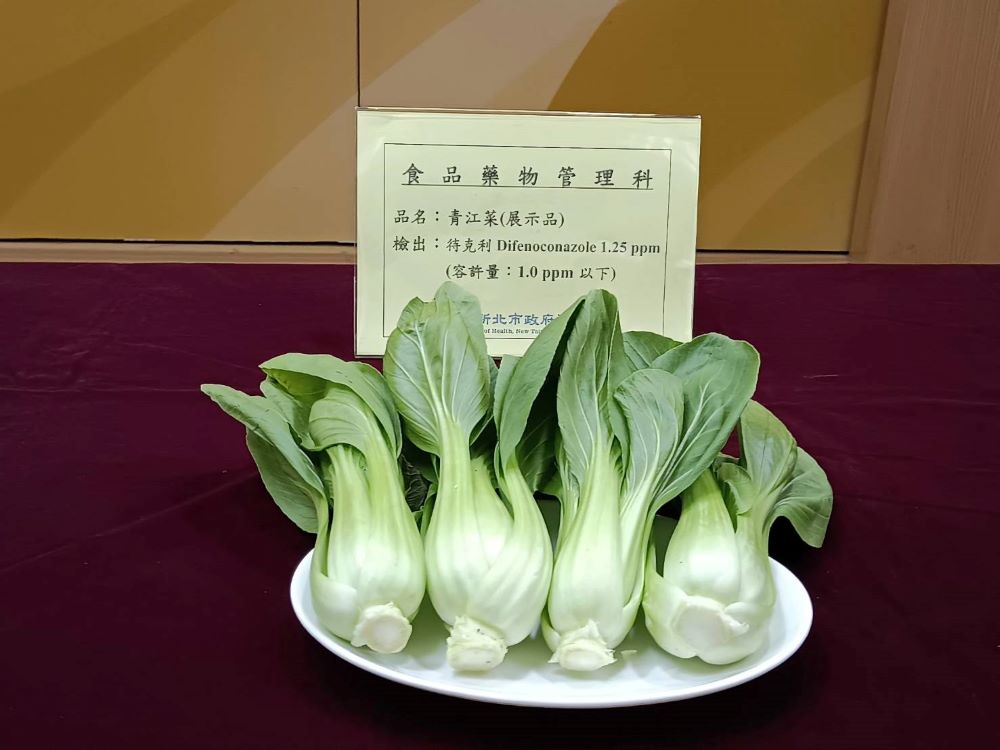 《圖說》新北市衛生局抽驗冬至應景食材2件產品不合格蔬菜之一--青江菜樣品。〈記者葉仁富攝〉