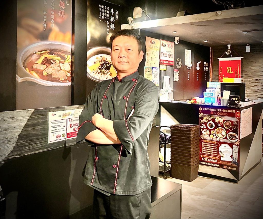 梁培松大廚是多家飯店的餐飲顧問，2017年創立肉老大品牌，榮獲多項殊榮。