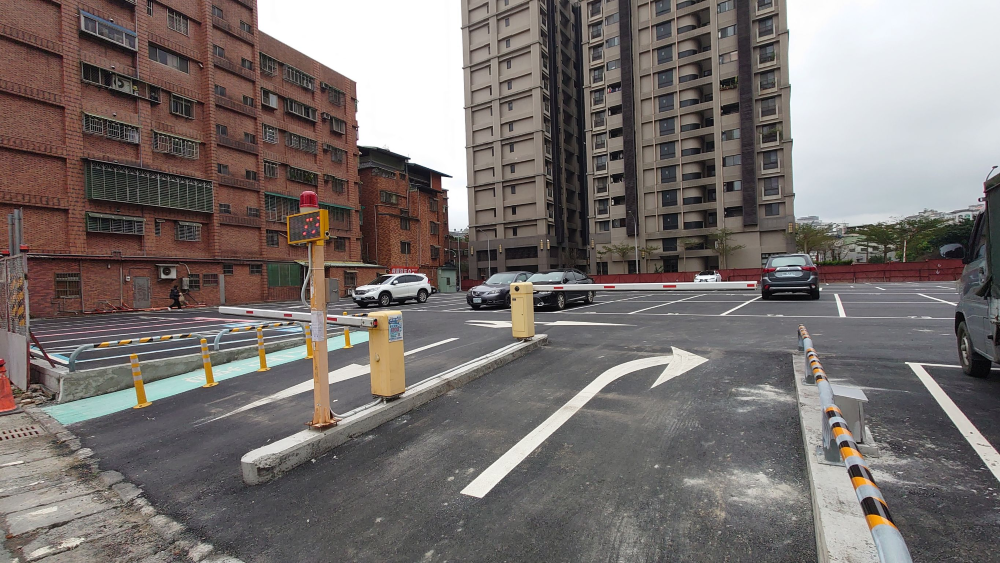 《圖說》新闢建國光街停車場，已於2月5日開放民眾使用。〈水利局提供〉