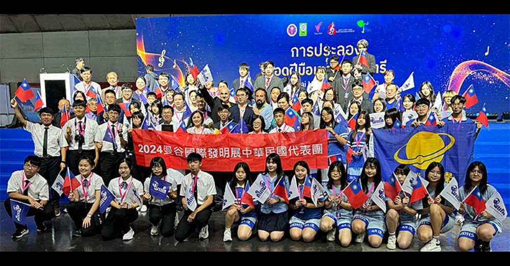 《圖說》龍華教師參加曼谷國際發明展，奪下8面獎牌成績傲人。〈台灣發明商品促進協會提供〉