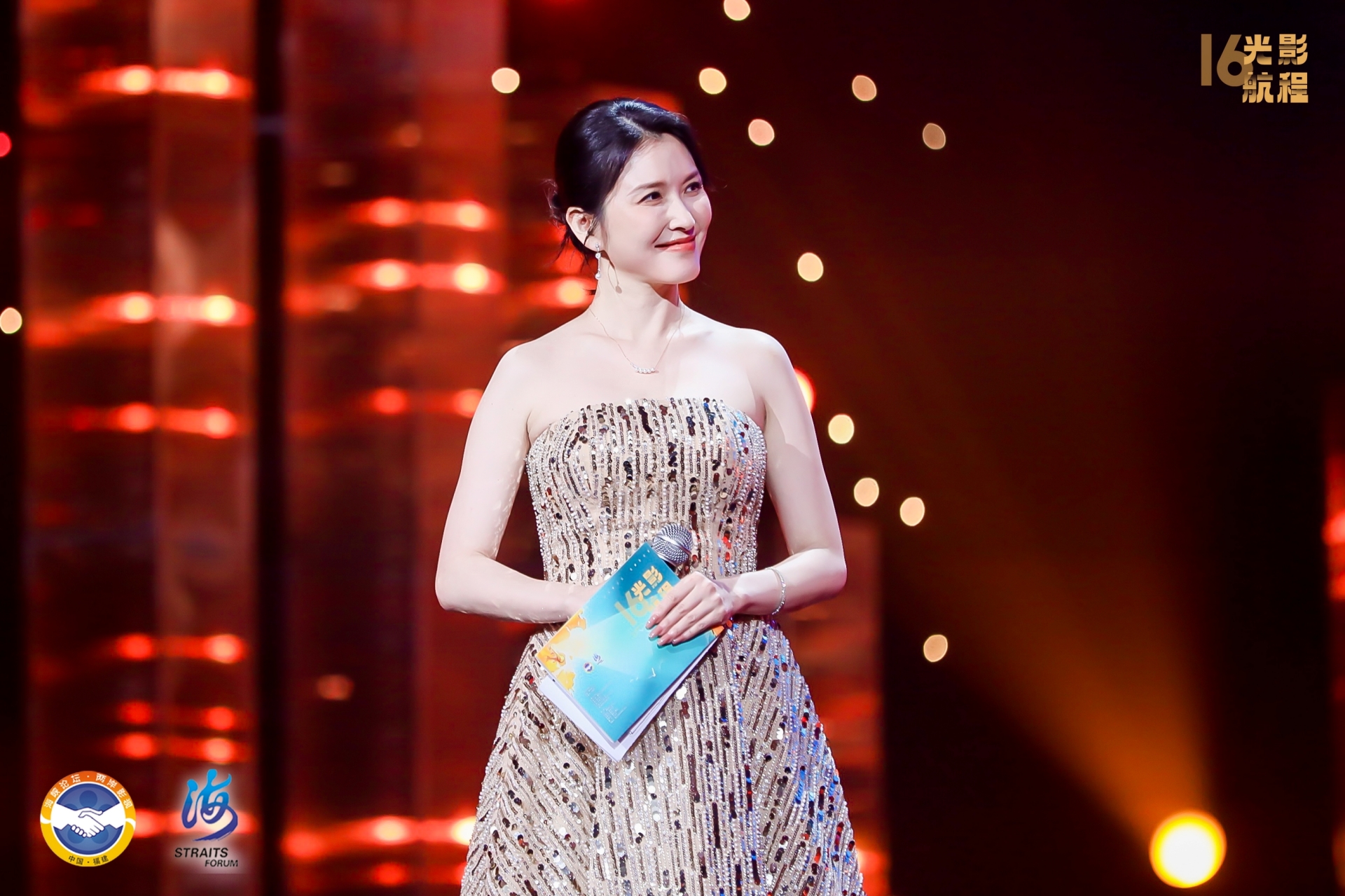 曾演出《海豚灣戀人》的台灣歌手徐潔兒任頒獎典禮主持人。圖/海峽影視季主辦單位提供
