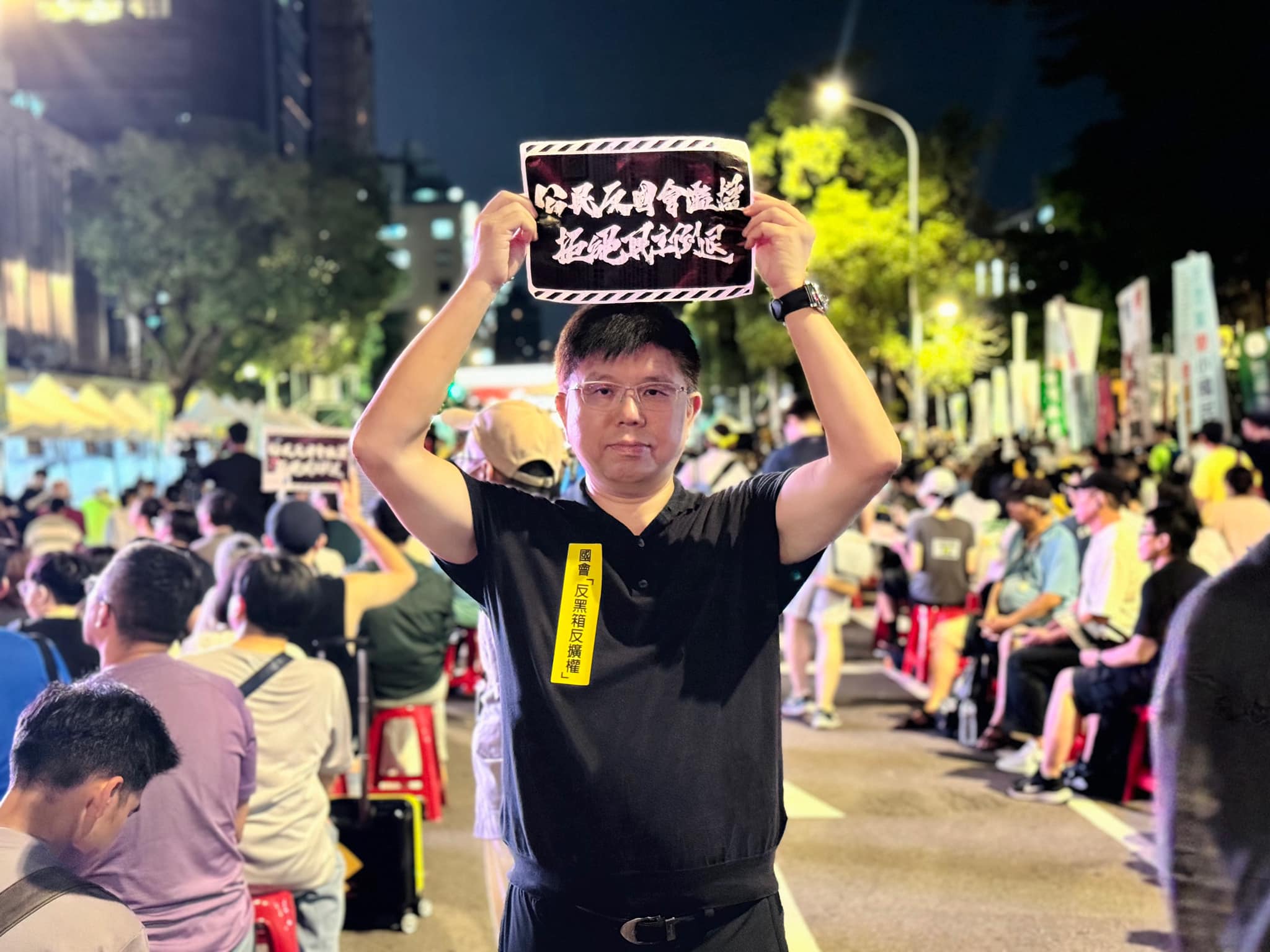 桃園地方法院18日裁定桃園市議員張肇良收押禁見。圖/取自張肇良臉書 