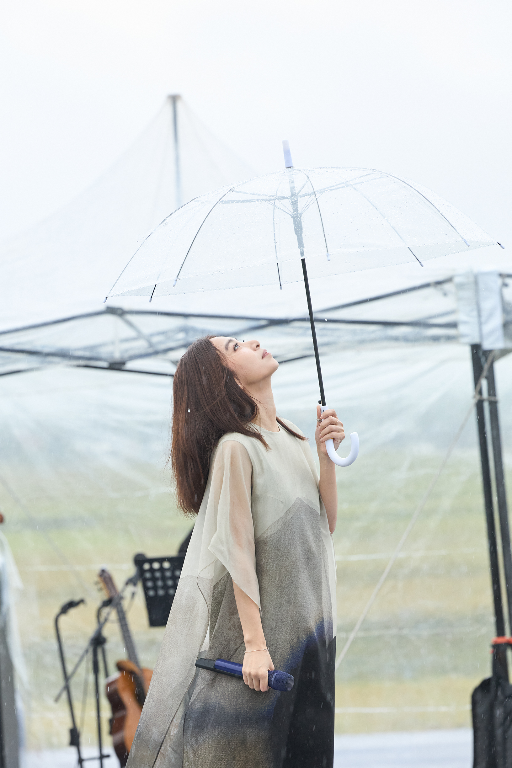 田馥甄在雨中稻田開唱，感覺像在烏托邦。圖/台灣好基金會提供