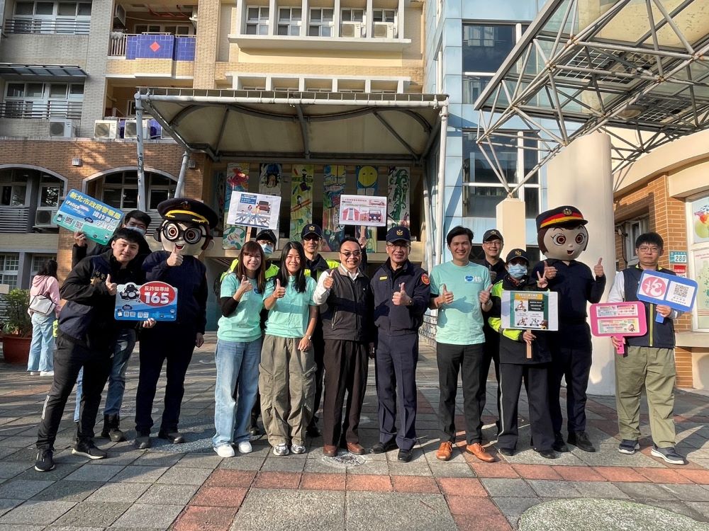 《圖說》海山分局在海山國小執行護童勤務。〈新北市警局提供〉