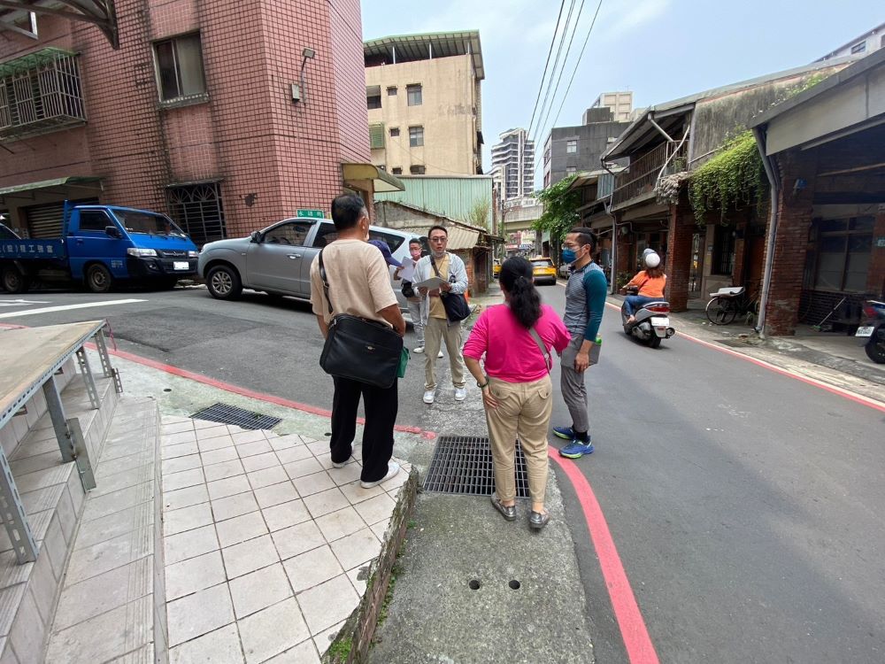 《圖說》施工前邀集相關單位討論施工方式，確保工程可以順利進行。〈水利局提供〉