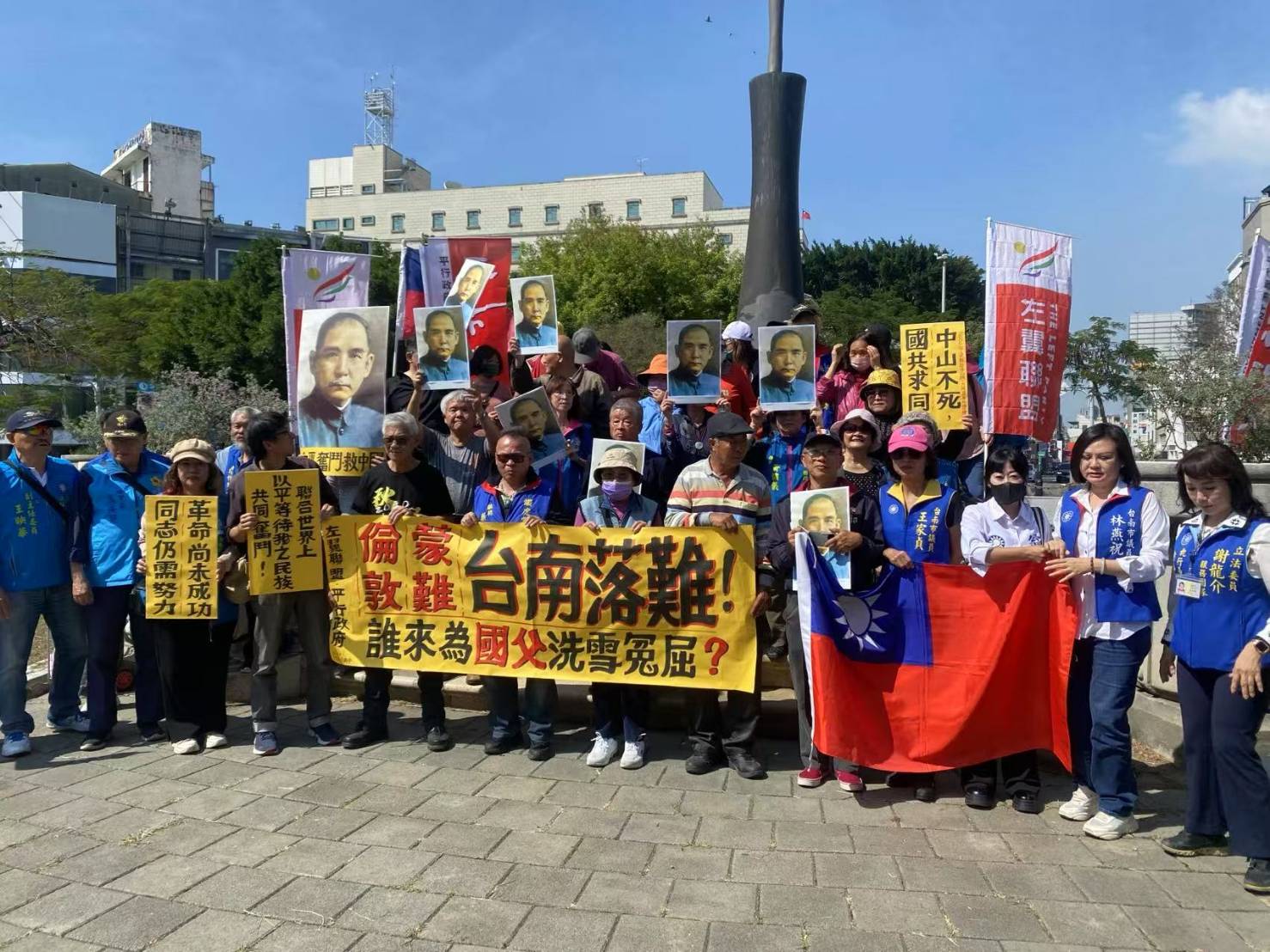 12日是國父孫中山逝世百年紀念日，左翼聯盟、平行政府在台南市「民生綠園（民進黨執政後改稱湯德章紀念公園）」舉辦「倫敦蒙難，台南落難，誰來為國父洗雪冤屈？」行動，要求台南市政府和總統賴清德將11年前被台獨團體拉倒的國父銅像，復原回原址，還國父一個公道。圖林深靖提供 