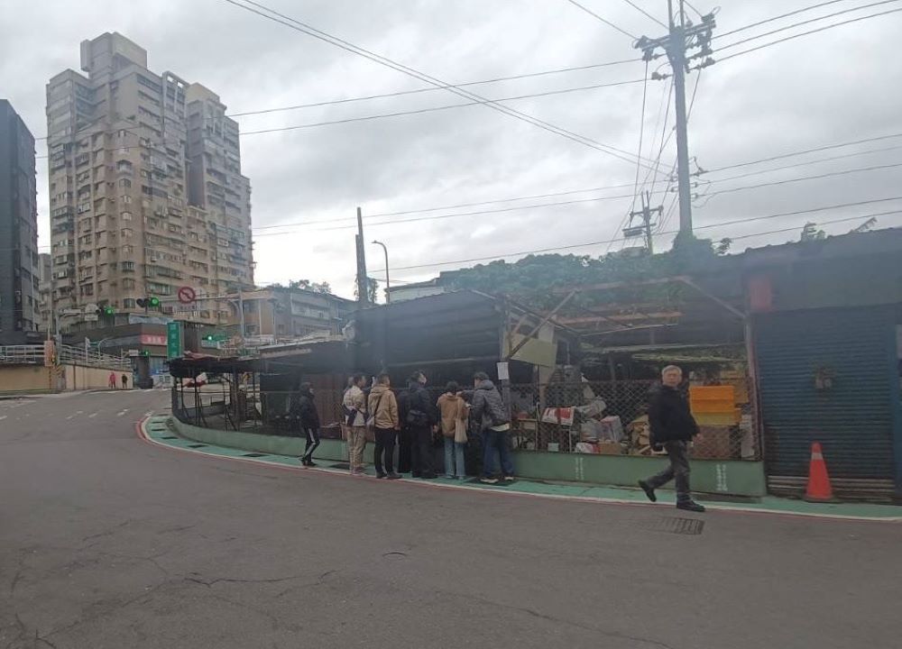 《圖說》違章建築拆除後將由市府相關單位規劃拓寬道路及停車格。〈工務局提供〉