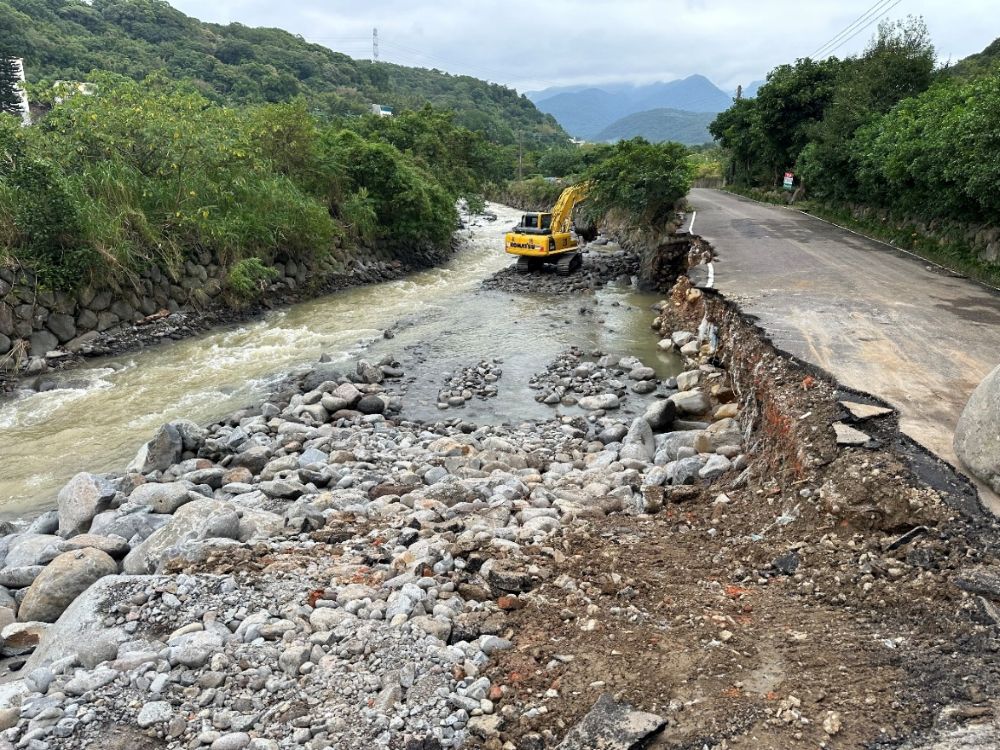 《圖說》八連溪里山橋上游處受災情形。〈水利局提供〉