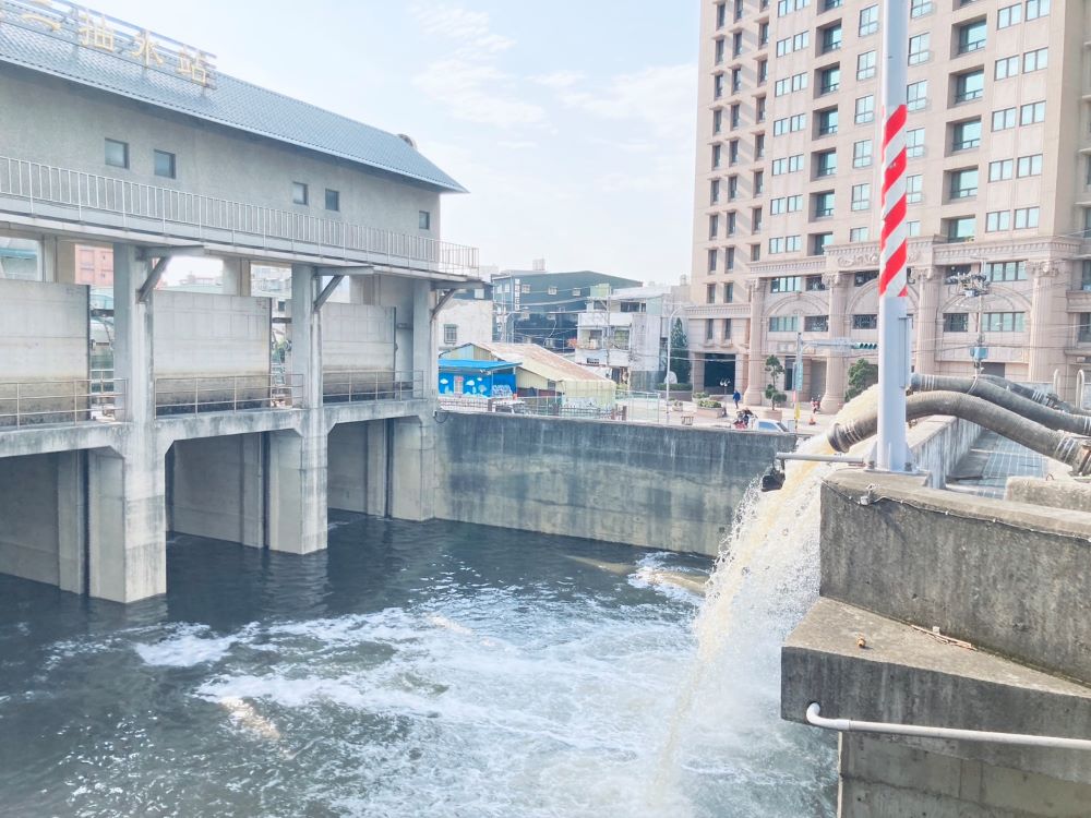 《圖說》塔寮坑二號抽水站蓄水測試照片資料。〈水利局提供〉