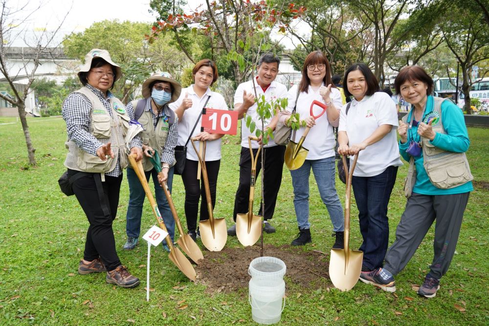 《圖說》新北市政府媒合企業植樹，讓企業團體為新北這片土地貢獻一份心力。〈農業局提供〉