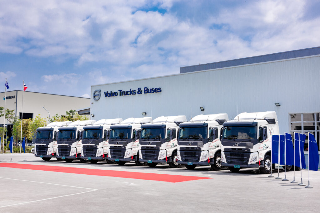 七輛Volvo FM卡車正式交車 啟盛交通強化石化物流數位轉型布局 1 1746788431089