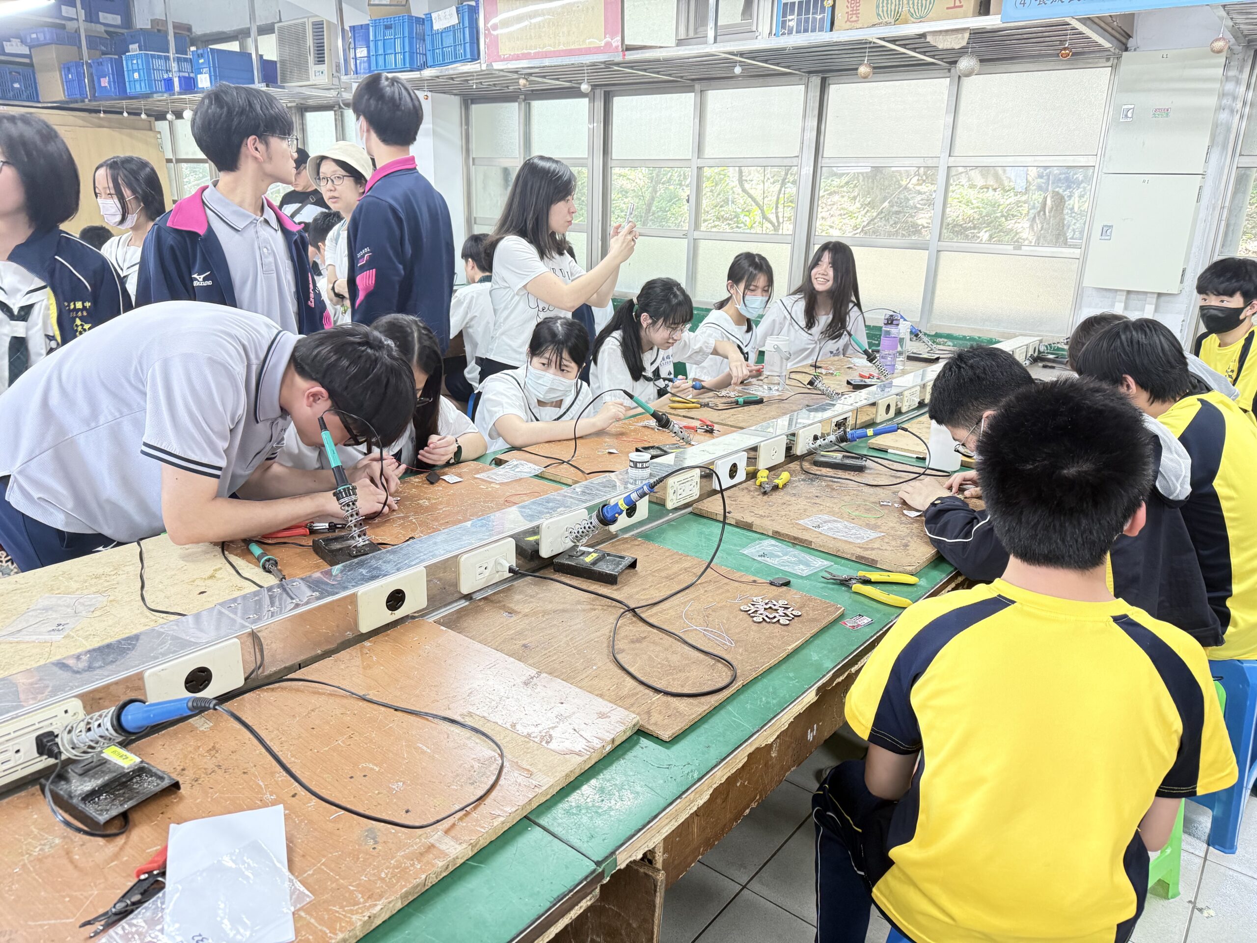 武崙國中八年級職探選擇二信技高進行多元體驗收穫滿行囊 4 22E1C821 BC41 49B2 BBB9 C3D6A8091343 scaled