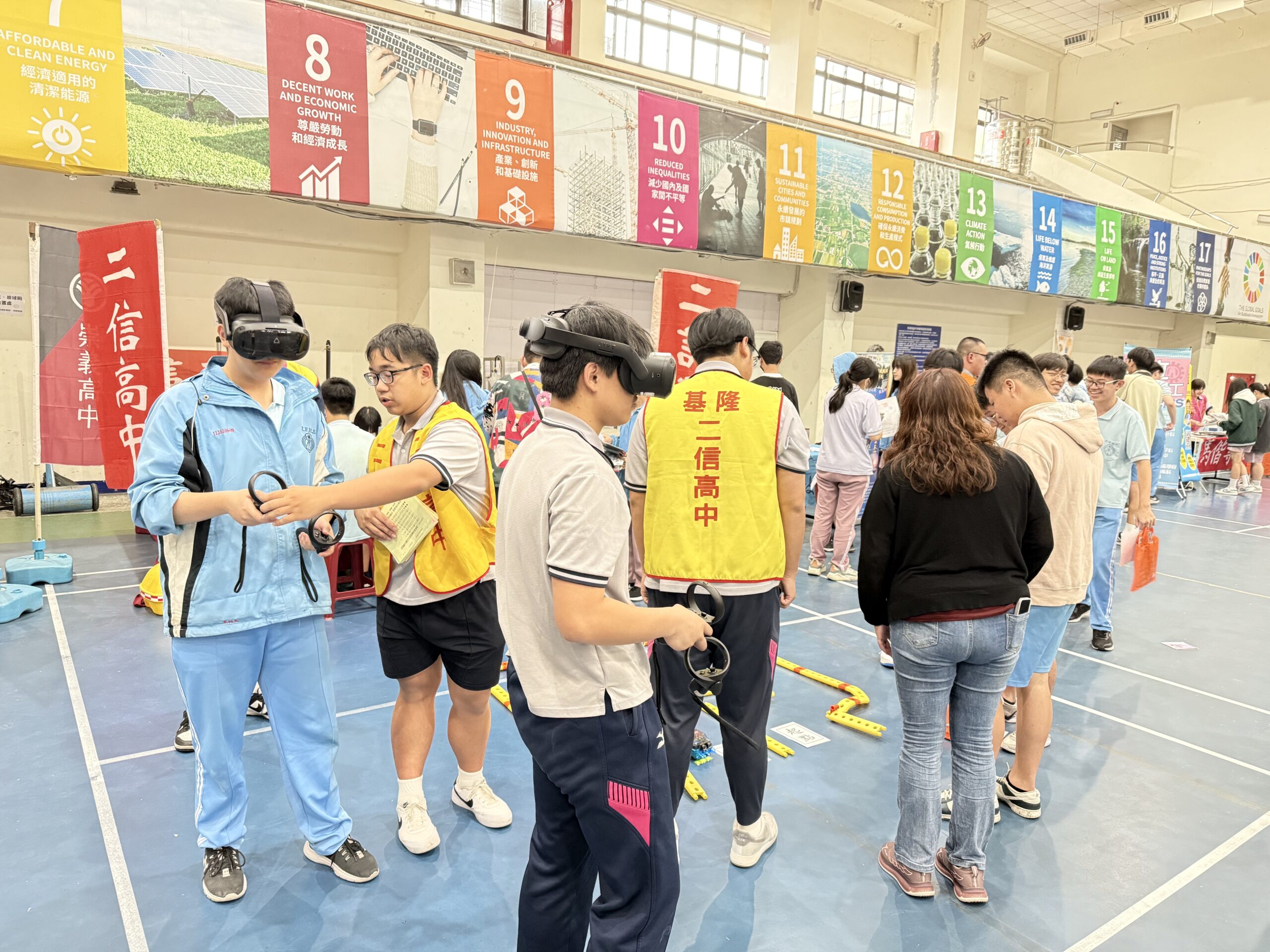 新北秀峰高中升學博覽會 二信高中課程體驗亮眼登場 4 4648513F 72E0 4FD5 95BC BFD7E91E89AE scaled
