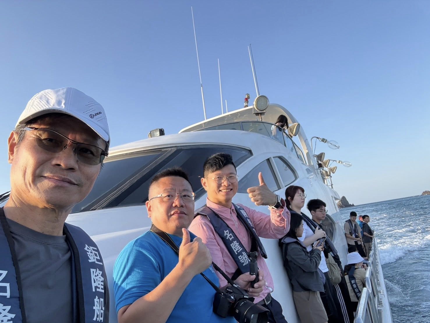 鉅隆萬豪船隊攜手黃進龍教授率師大藝術系登基隆嶼寫生 4 494432547 122099739266856322 5529143365585370707 n