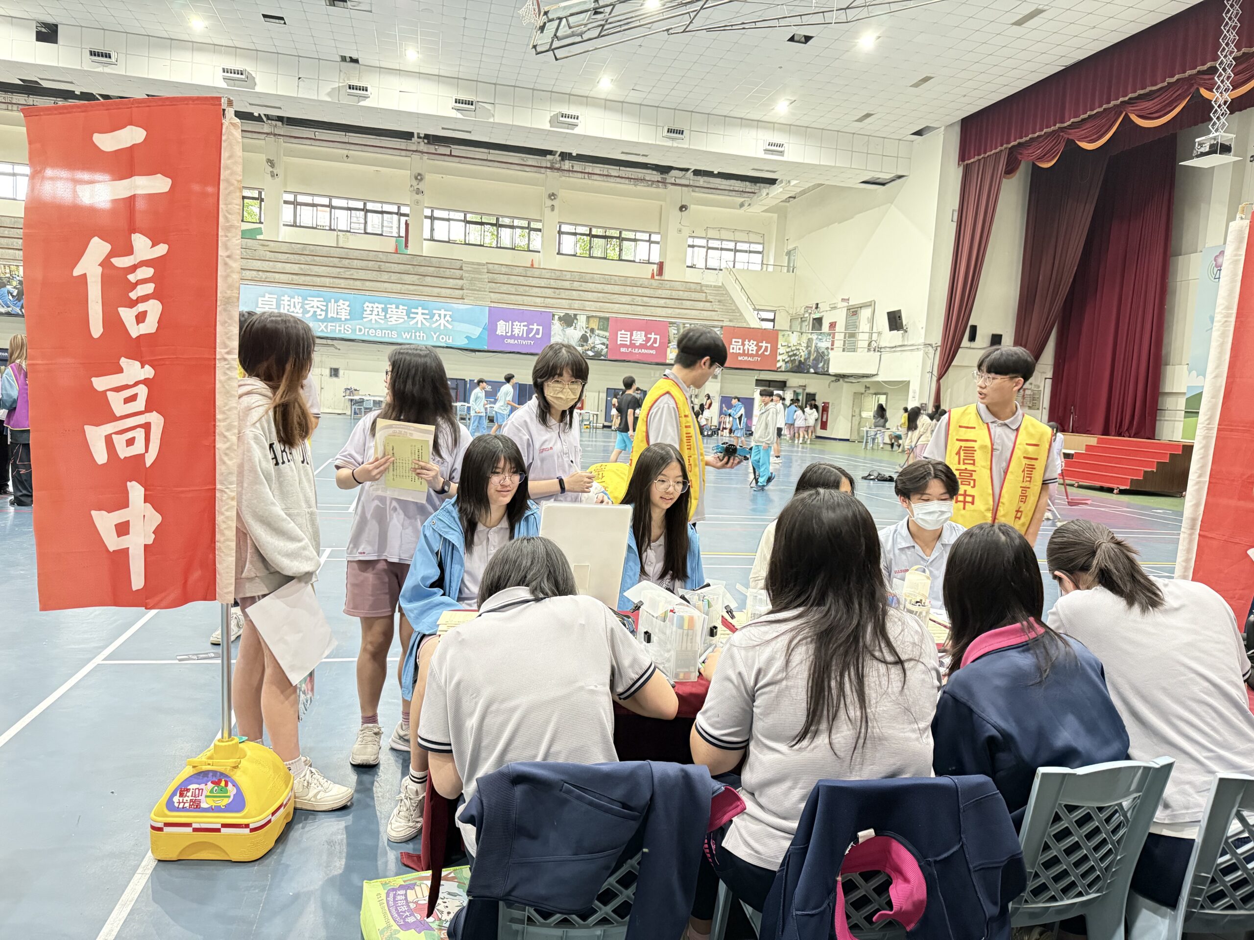 新北秀峰高中升學博覽會 二信高中課程體驗亮眼登場 3 FFF3E0E7 757A 4592 8CA9 B07625658A49 scaled