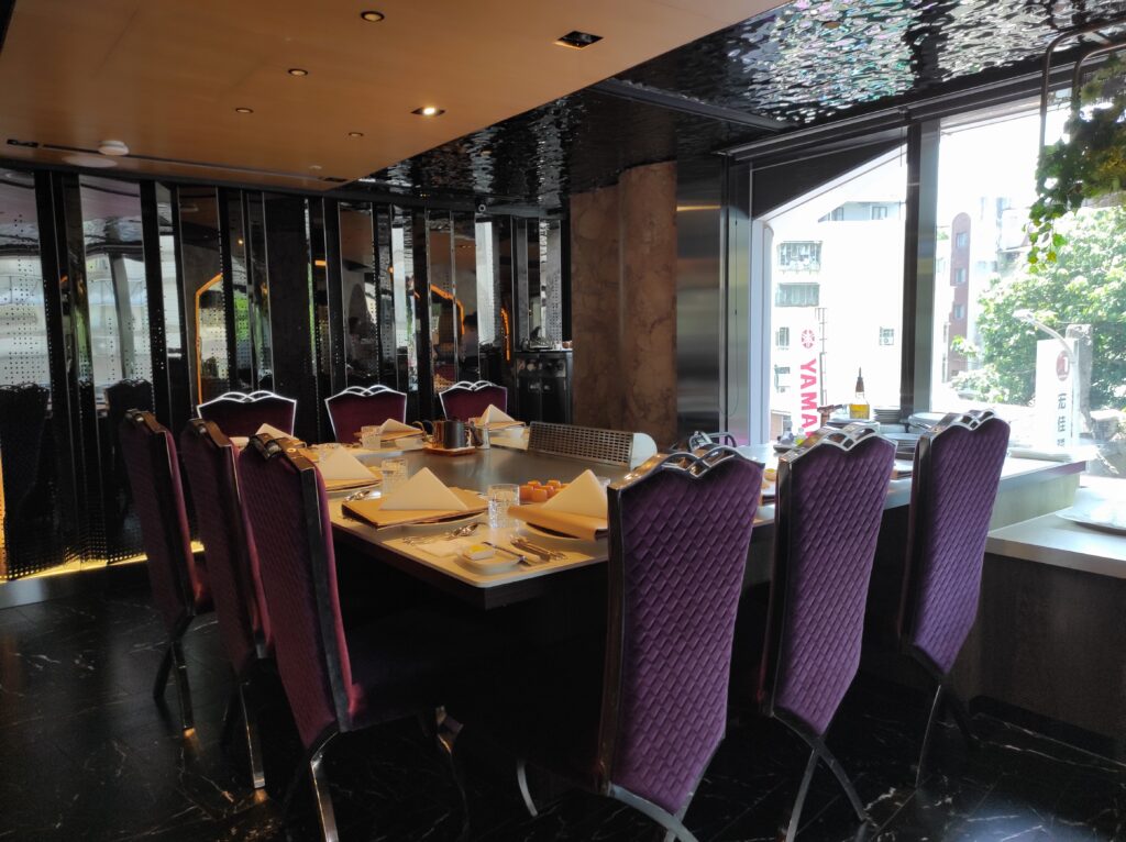 「墨賞新鐵板料理」古亭店開幕!穿越巴黎酒窖吃鐵板燒 A5和牛、活龍蝦奢華上演『舌尖歌劇』 2 IMG 20250429 120048
