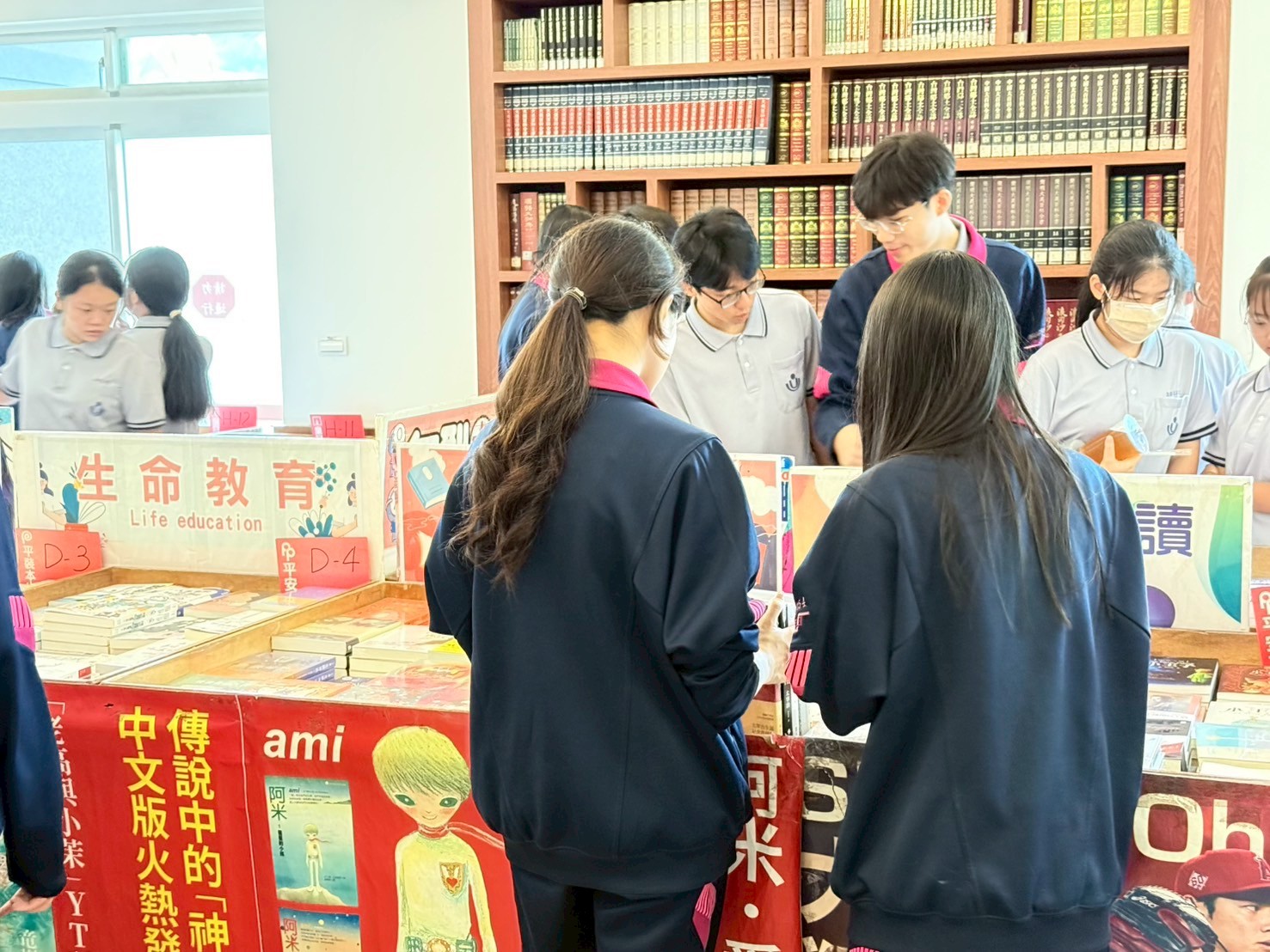 二信高中舉辦「書香悅讀」圖書展鼓勵學生快樂閱讀 5 LINE ALBUM 1140519圖書展 250519 5