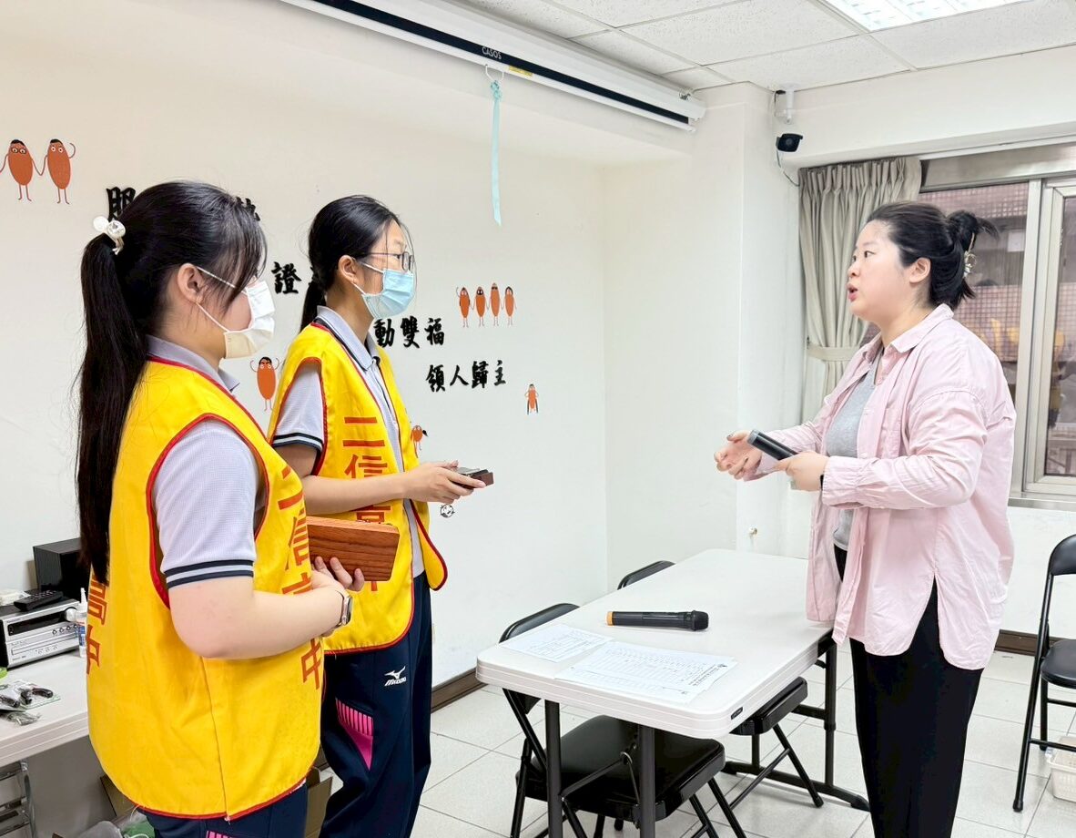 二信高中林可薰、洪唯瑄用拇指琴療癒視障朋友的心靈 5 LINE ALBUM 1140528伊甸服務 250528 1 e1748419741780
