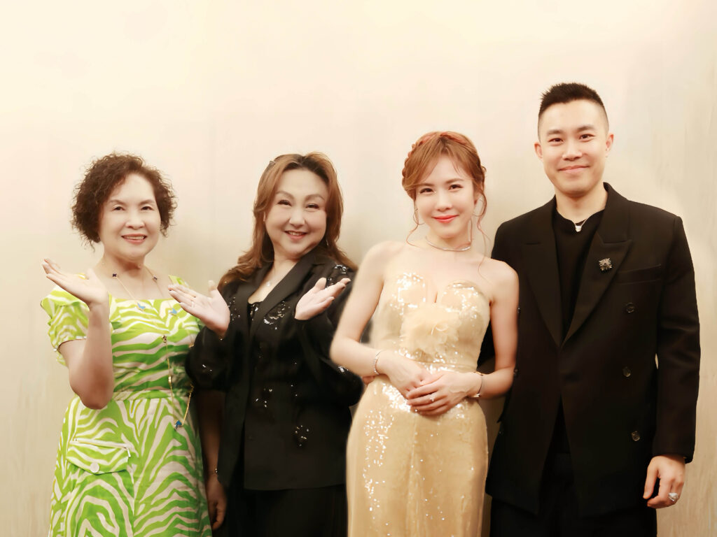 孝親天花板降臨!吳申梅《穿越紅人Show》飆唱寵媽寵到天上去,鄭怡驚喜現身應援 1 橫1000013280