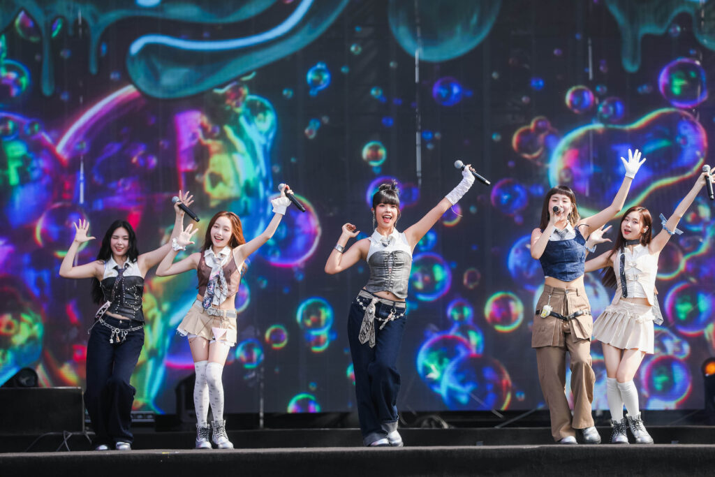 演出照3（左至右：Vikky韋喬薺、栩栩、丞妘、熙妍、品妡）