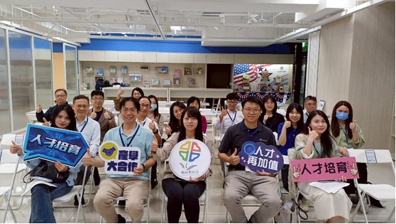 為加速企業與人才的媒合效率，新北市政府經濟發展局於日前舉辦首場「企業專才媒合日」，邀集6家具備電機、機械及資通訊領域人才需求的企業，與5所大專校院進行現場一對一深度洽談