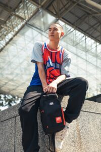 紐約尼克經典藍橘撞色 一秒站上潮流起跑線、全面爆發你的速度感！ 2