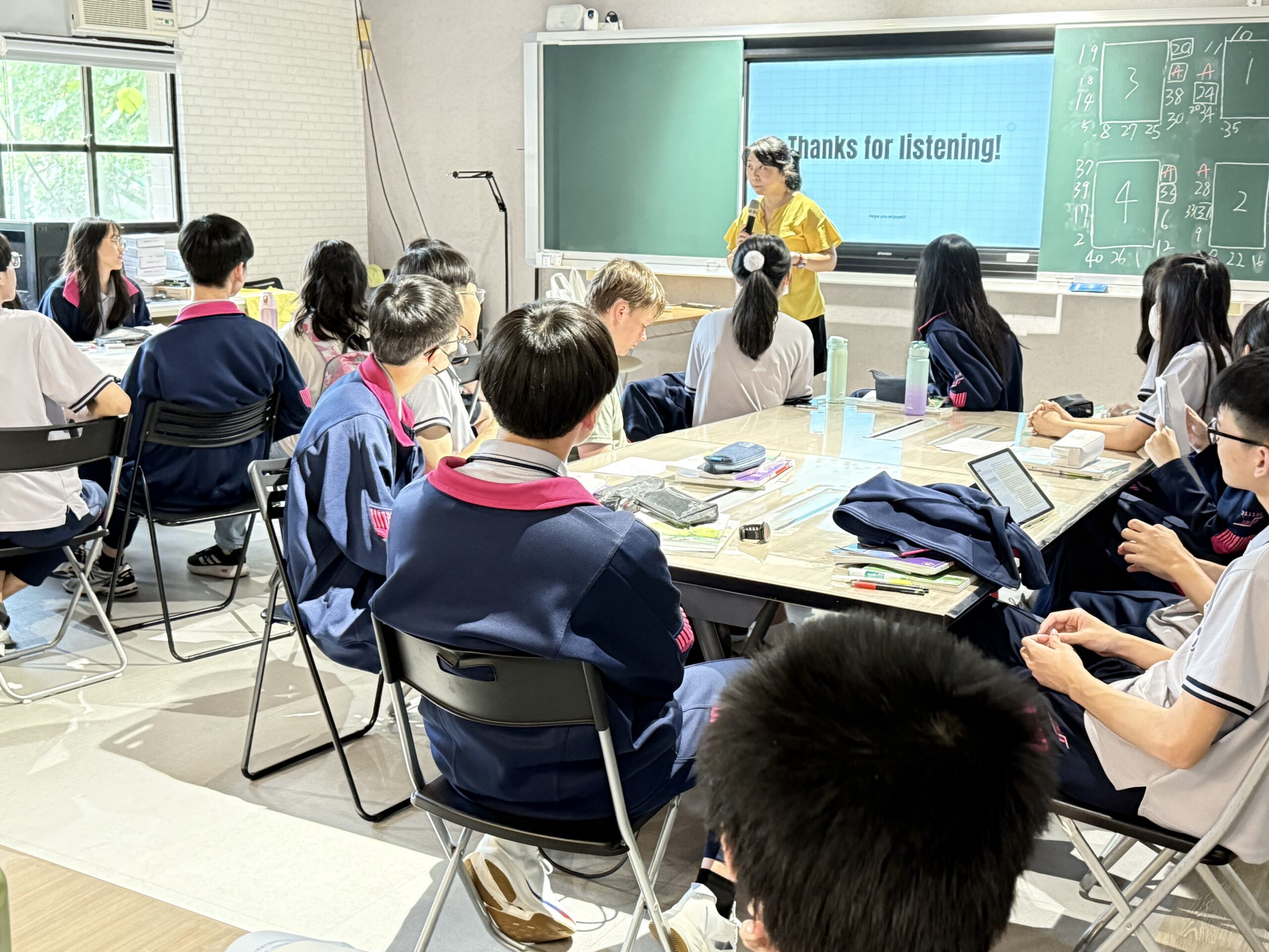 美國四位高中生赴二信高中進行課程體驗及交流 4 0338B720 A357 4664 9C2D 1C41BEDBED52 scaled