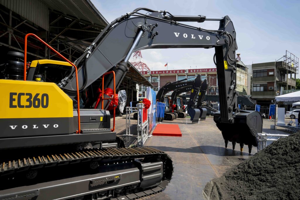 Volvo全新挖掘機系列首亮相!智慧操控×節能高效 備受工程業界好評 1 1750931860242
