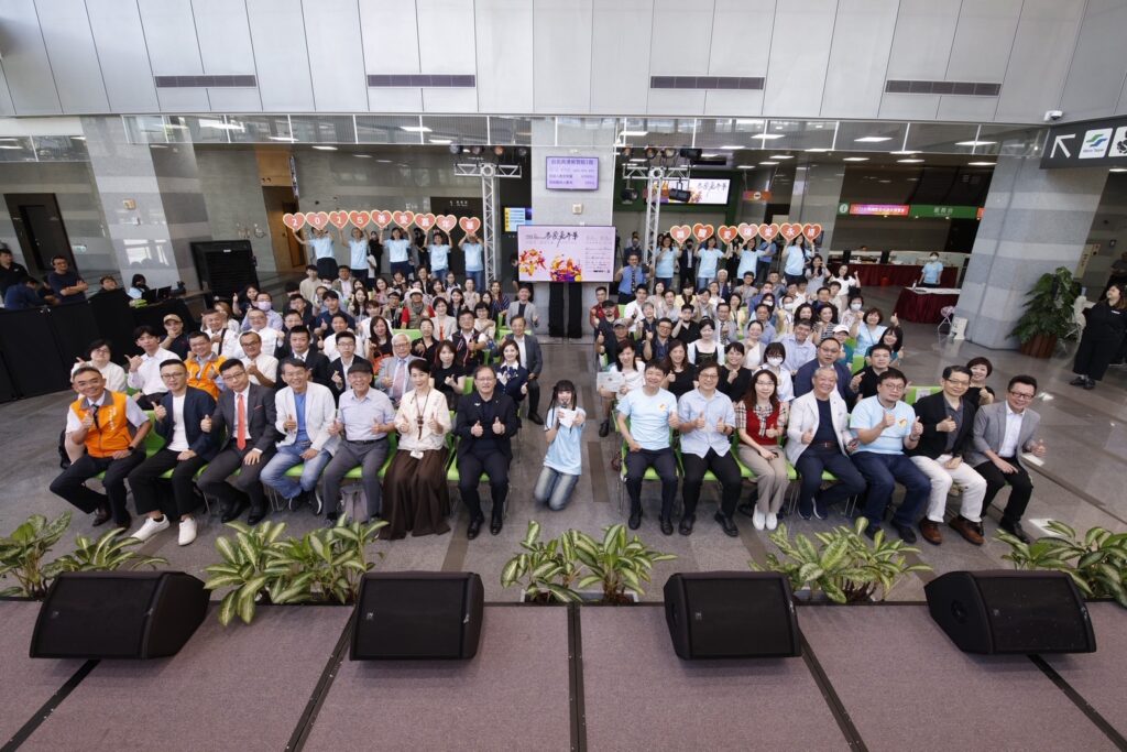 2025善愛嘉年華啟動記者會大成功，與會人員進行大合照留念。