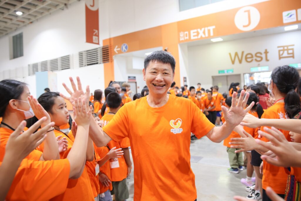 交大校友總會、竹銘教學基金會長情支持幸福三部曲 5 圖:善愛嘉年華_台灣交通大學校友總會陳俊秀執行長(小樹傳愛協會提供)
