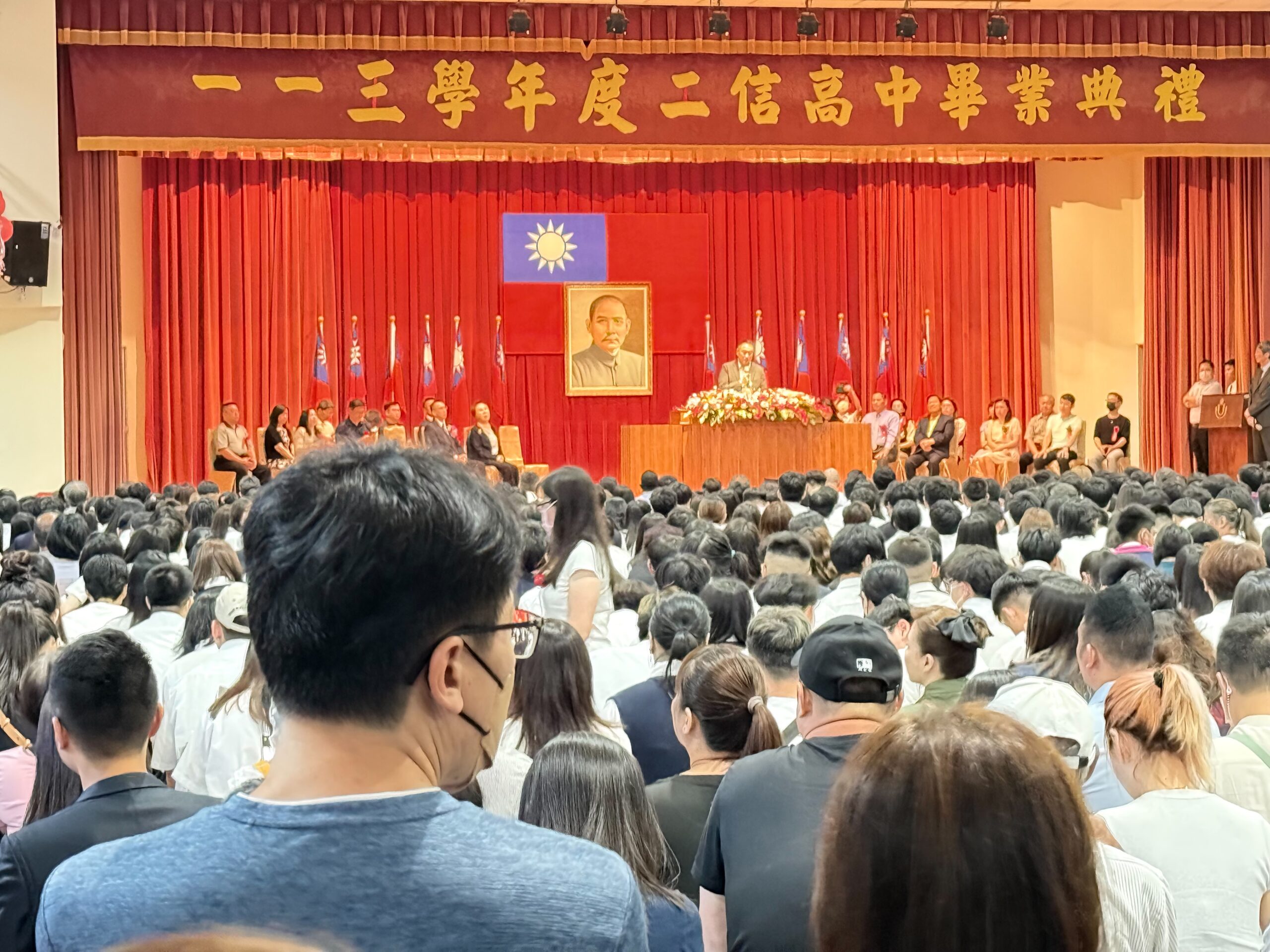 二信高中畢業典禮校長期勉畢業生「成為一個善良的人」 4 S 72810559 scaled