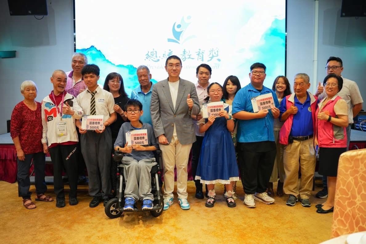 基隆市政府宴請總統教育獎家人及恩師場面熱鬧溫馨 4 S 73179253