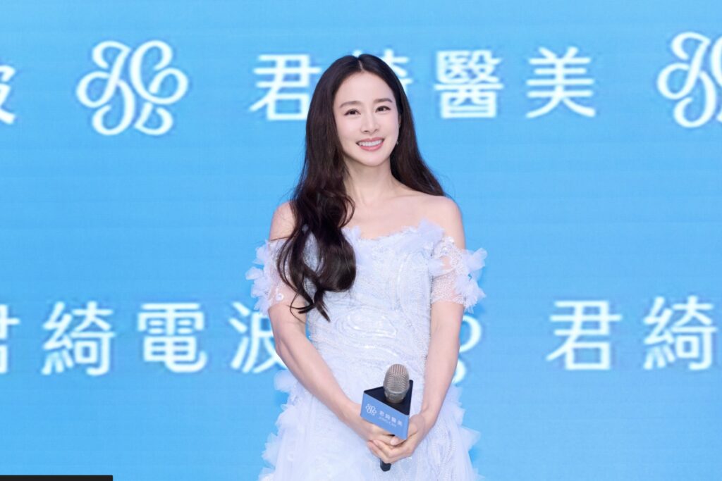 嗑爆台味靠「她」撐起輪廓線!靠「走心」逆襲韓系醫美 ! 超越韓國醫美天花板被金泰希認證:溫度+實力一次打動! 2 下午6.35 2025 6 13的影像 1