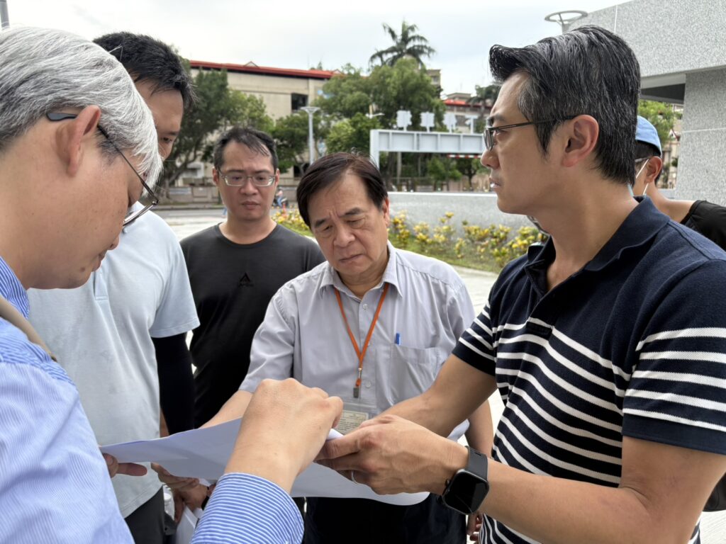 交通局長鍾鳴時視察溪北公園及忠孝公園地下停車場工程