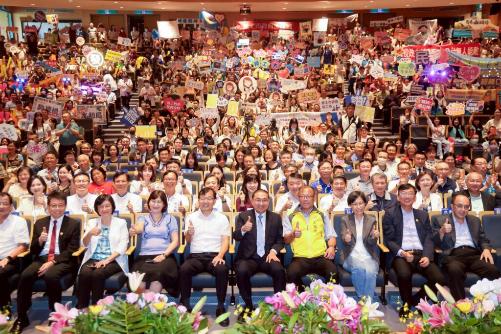 新北市政府舉辦模範公務人員暨績優人員頒獎典禮