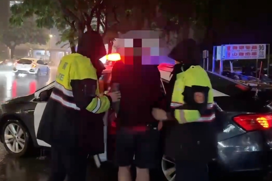 商圈假意購買手機真行搶 萬華警9小時迅速拘提到案 3 MEITU 20250726 084021555