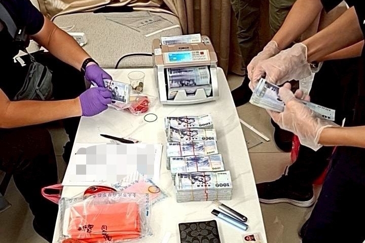 中正一警直搗黑幫詐欺水房 整合雙北警力強勢攻堅 7 MEITU 20250728 104314059