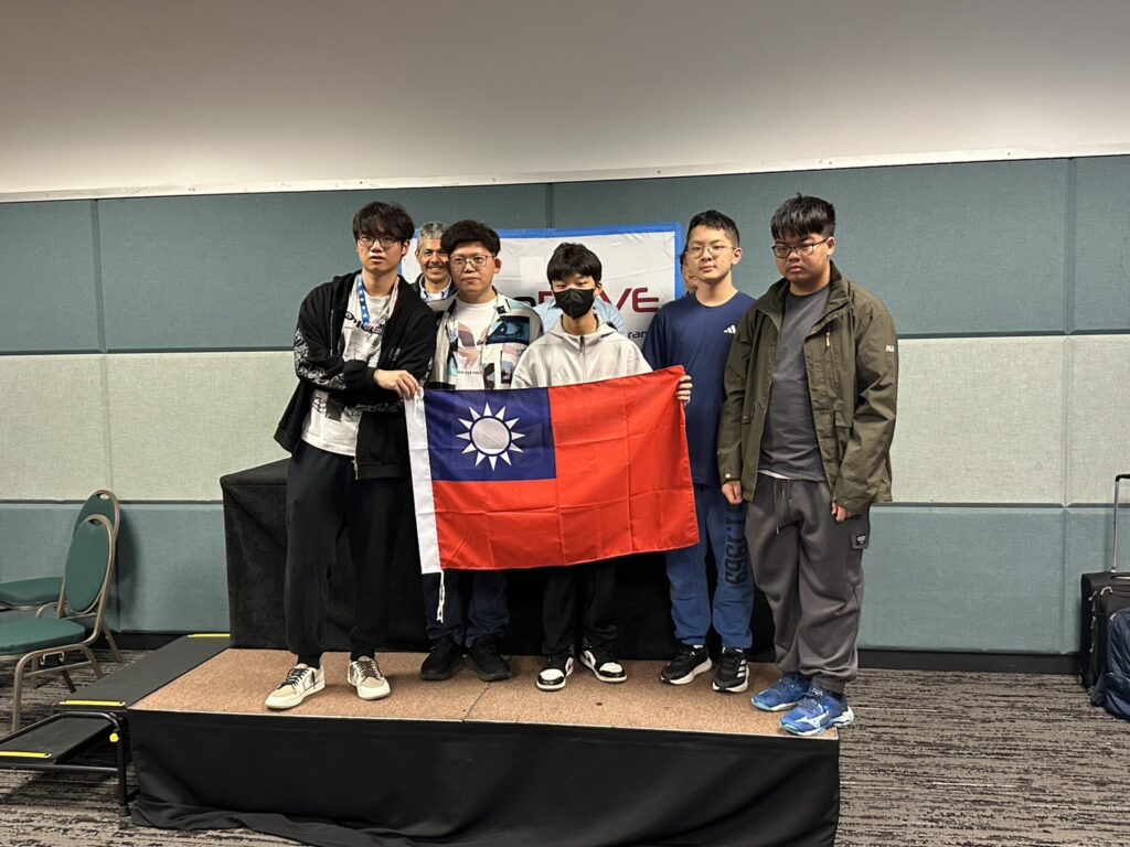 台灣代表隊在2025 RoboRAVE美國矽谷公開賽傳捷報 榮獲企業創意賽第二名! 4 S 99221978 1024x768 1