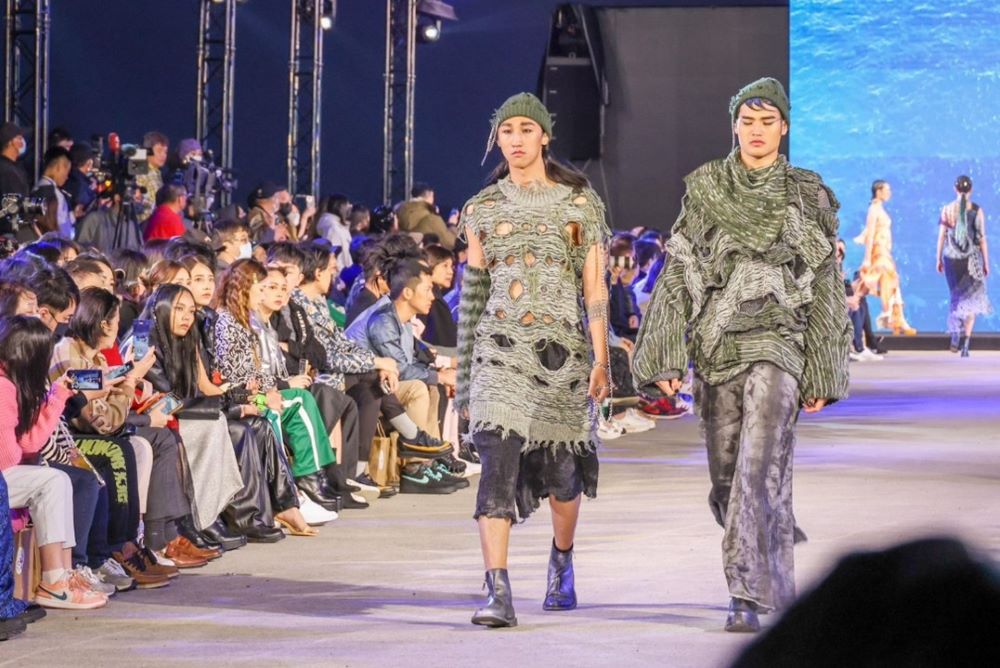 仲夏繽紛樂煙火秀8月嗨翻淡水漁人碼頭 1 《圖說》北海岸時尚藝術季走秀。〈漁業處提供〉