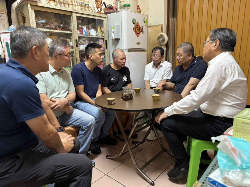 烏來義消英勇救人重傷 新北市蔣議長兼義消總隊長親訪慰問 4 議長蔣根煌及馬見議員至曹員家中慰問