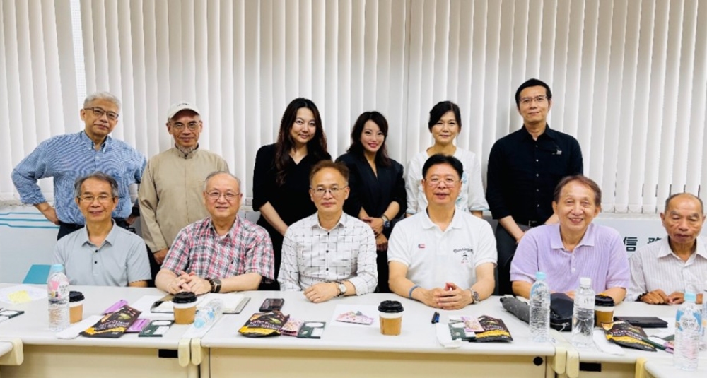 ▲2025年全人健康照護高峰論壇籌備會議，左起第一排：執行長吳天誠、亞協創會會長陳鴻儀、林仲志教授與亞協理事長李明宗、常務監事宋永同與孟龍。 (圖/社團法人中華亞健康協會提供)