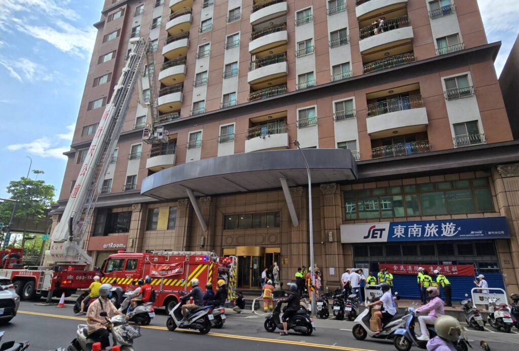 挑戰高樓層火警實境應變 竹市社區大樓消防演練逼真住戶有感 1 11408021