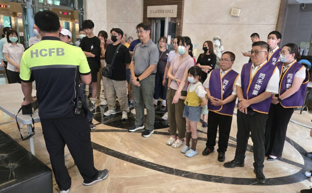 挑戰高樓層火警實境應變 竹市社區大樓消防演練逼真住戶有感 2 114080211