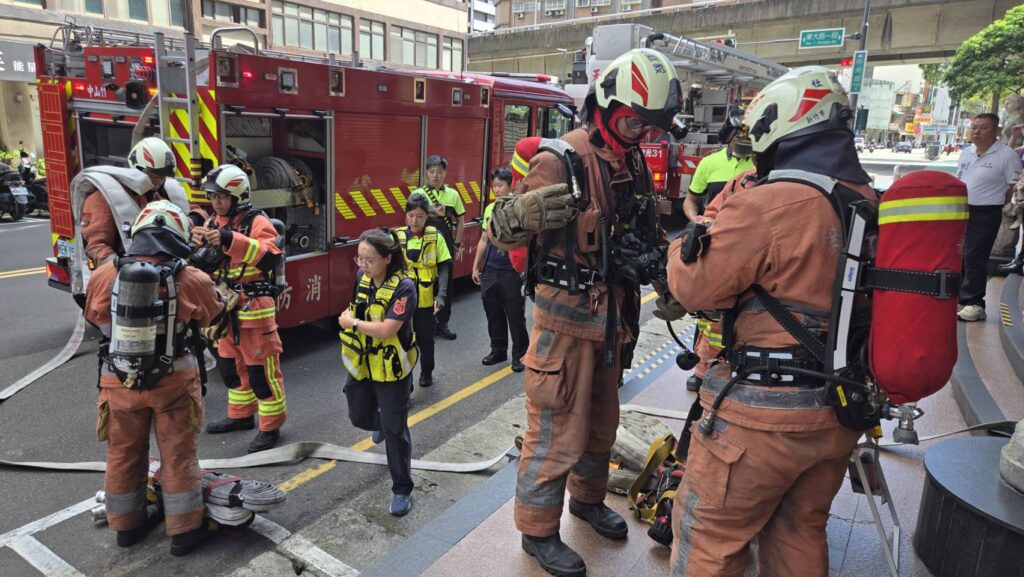 挑戰高樓層火警實境應變 竹市社區大樓消防演練逼真住戶有感 3 114080212