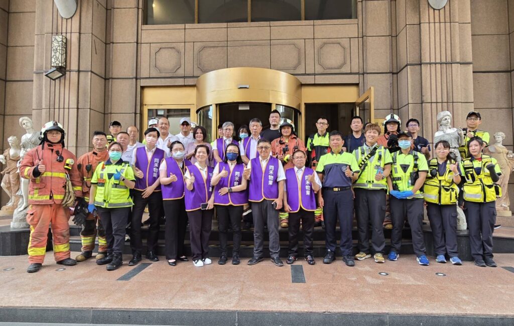 挑戰高樓層火警實境應變 竹市社區大樓消防演練逼真住戶有感 4 114080213