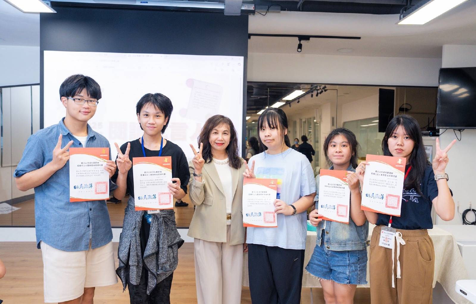 二信高中連思婷參加國資圖「閱讀代言人」暑期營活動表現出色 8 169836