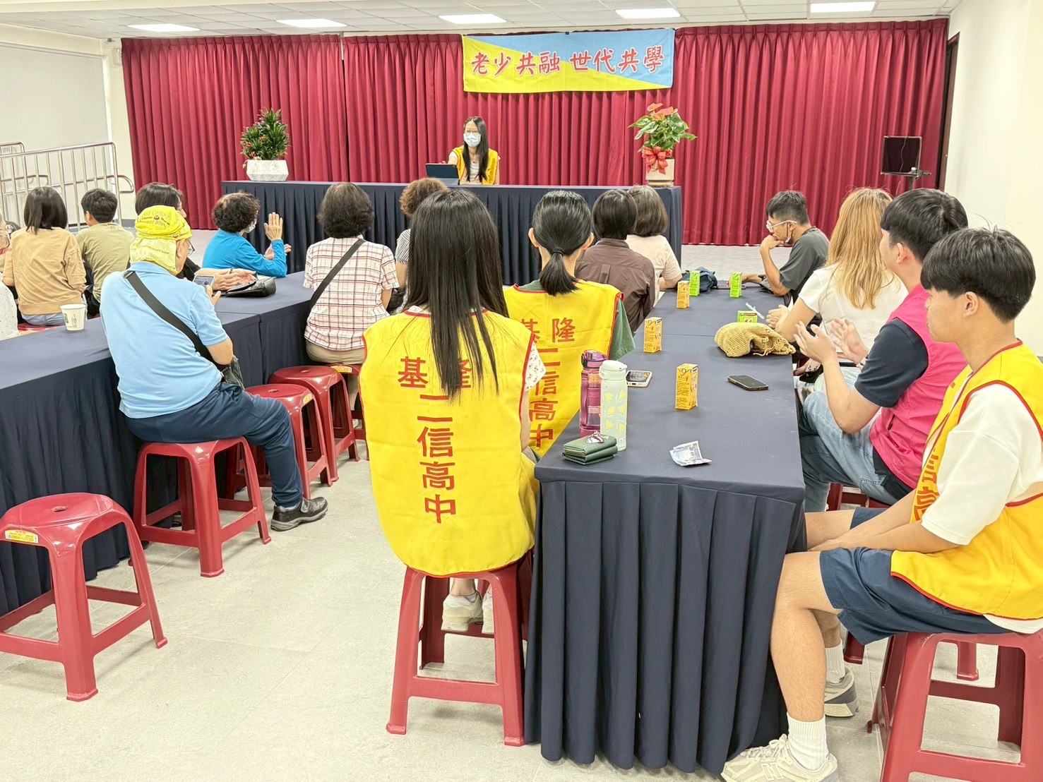 二信高中攜手五福里舉辦「老少共融世代共學」音樂體驗活動 12 LINE ALBUM 1140803拇指琴體驗 250803 14