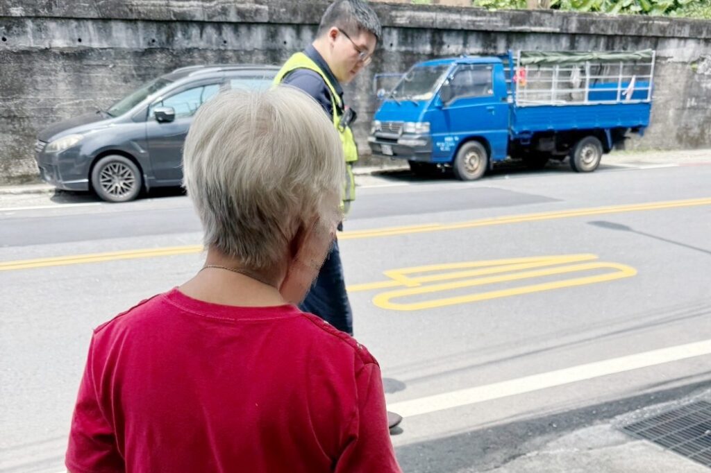 即時關懷 用心守護 瑞芳警即時應變 協助迷途老婦平安返家 2 MEITU 20250806 145831973