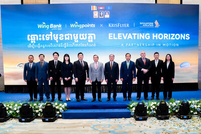 Wing Bank與新加坡航空代表在合作啟動儀式上合影留念,共同慶祝全新合作伙伴關系。 Wing Bank與新加坡航空代表在合作啟動儀式上合影留念,共同慶祝全新合作伙伴關系。