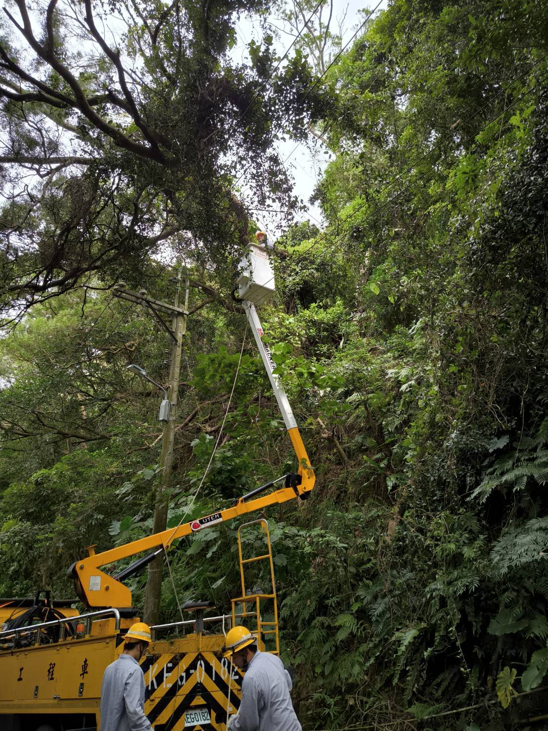 《圖說》預先增派人力巡視線路，全力戒備。〈北北區處提供〉